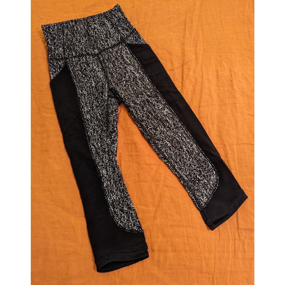 LAST CHANCE - Lululemon Fit Physique capri leggings - Size 0